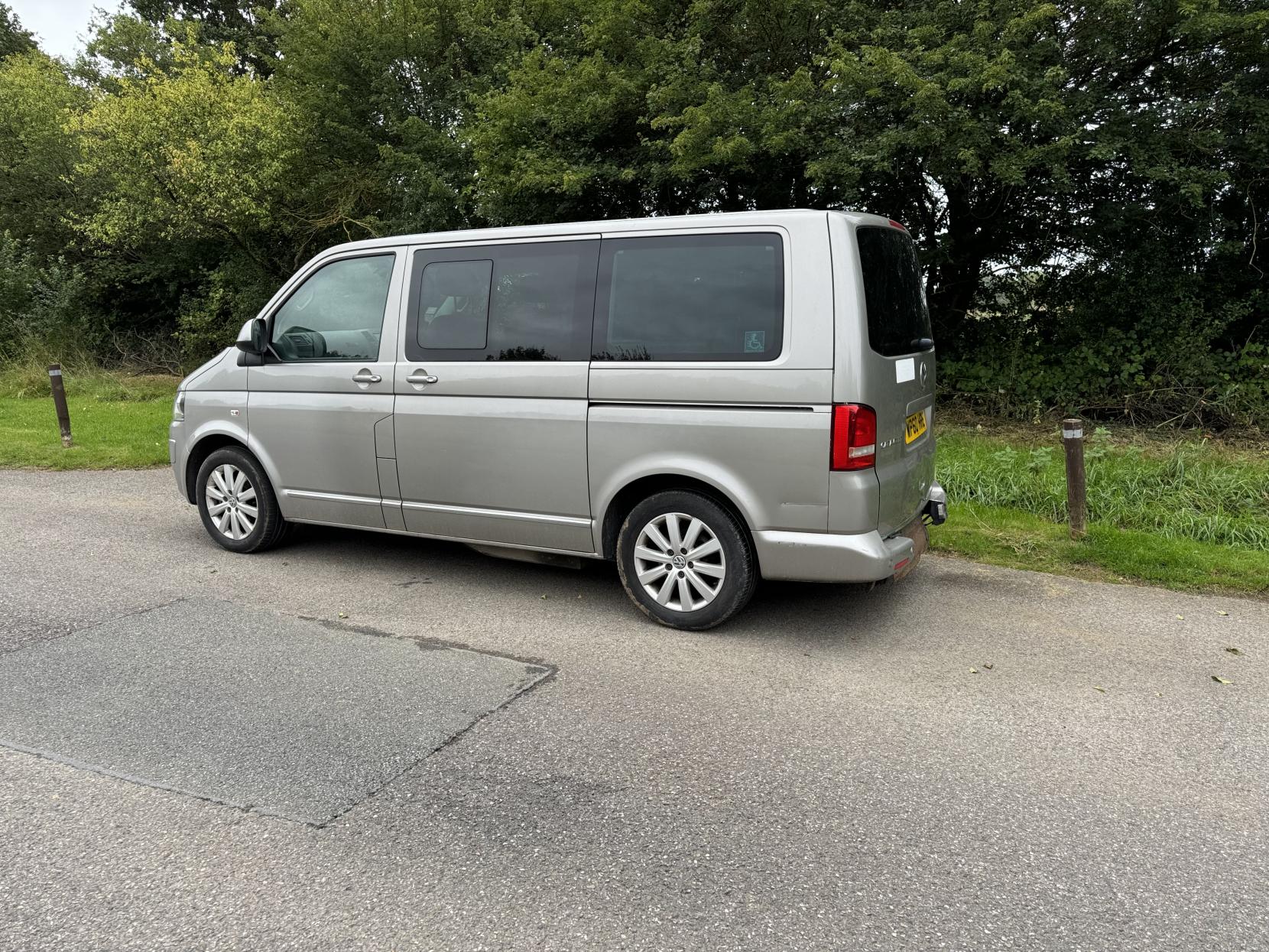 Volkswagen Caravelle 2.0 TDI Executive MPV 5dr Diesel DSG Euro 5 (140 ps)