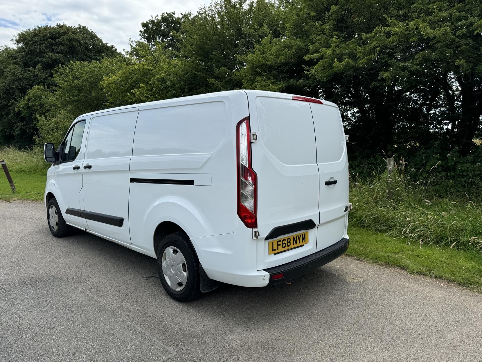 Ford Transit Custom 2.0 300 EcoBlue Trend Panel Van 5dr Diesel Manual L2 H1 Euro 6 (105 ps)