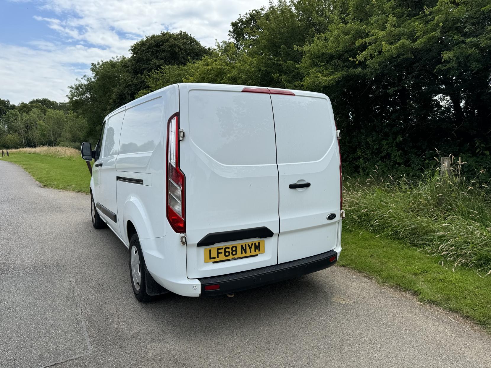 Ford Transit Custom 2.0 300 EcoBlue Trend Panel Van 5dr Diesel Manual L2 H1 Euro 6 (105 ps)