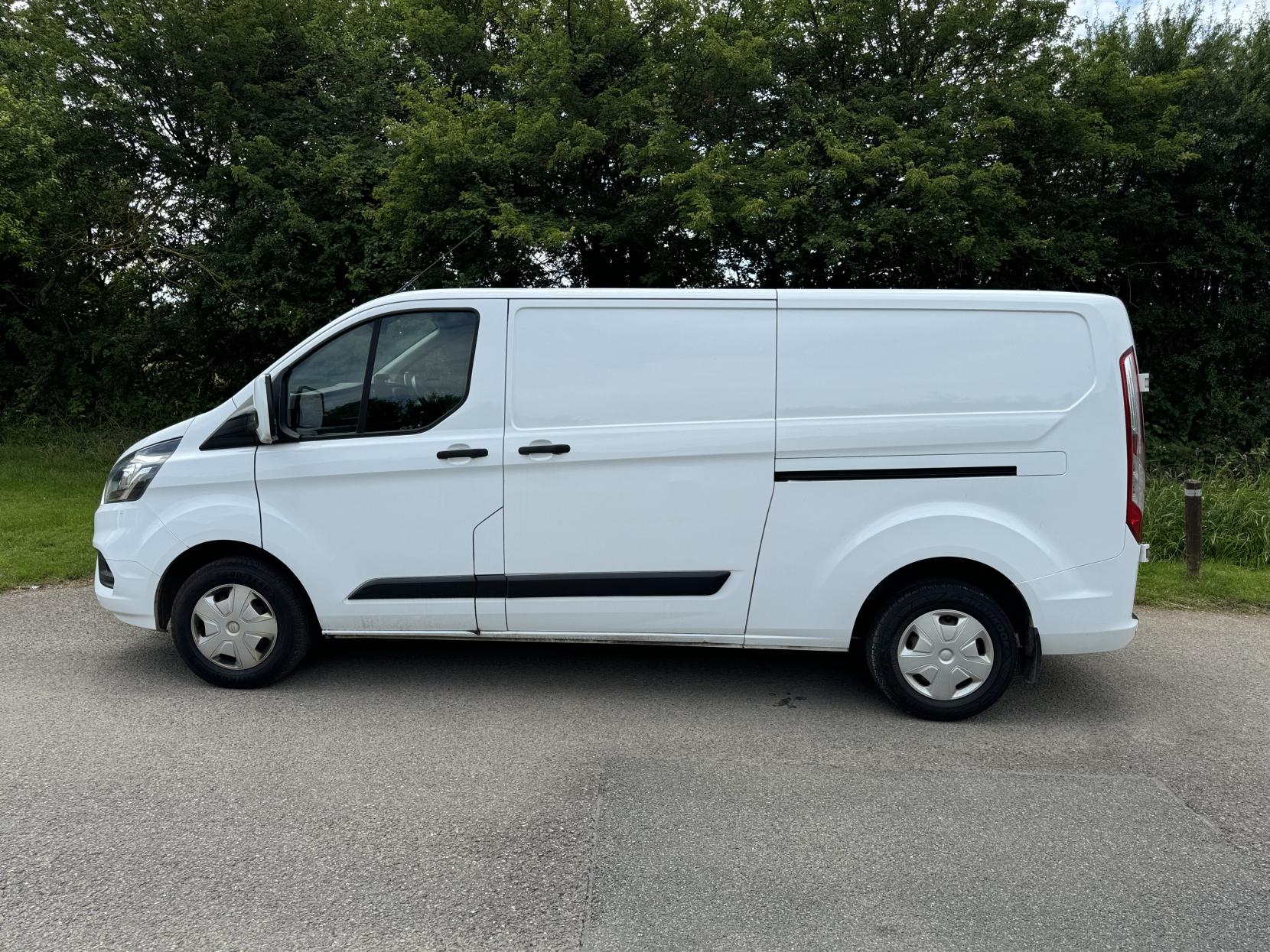 Ford Transit Custom 2.0 300 EcoBlue Trend Panel Van 5dr Diesel Manual L2 H1 Euro 6 (105 ps)