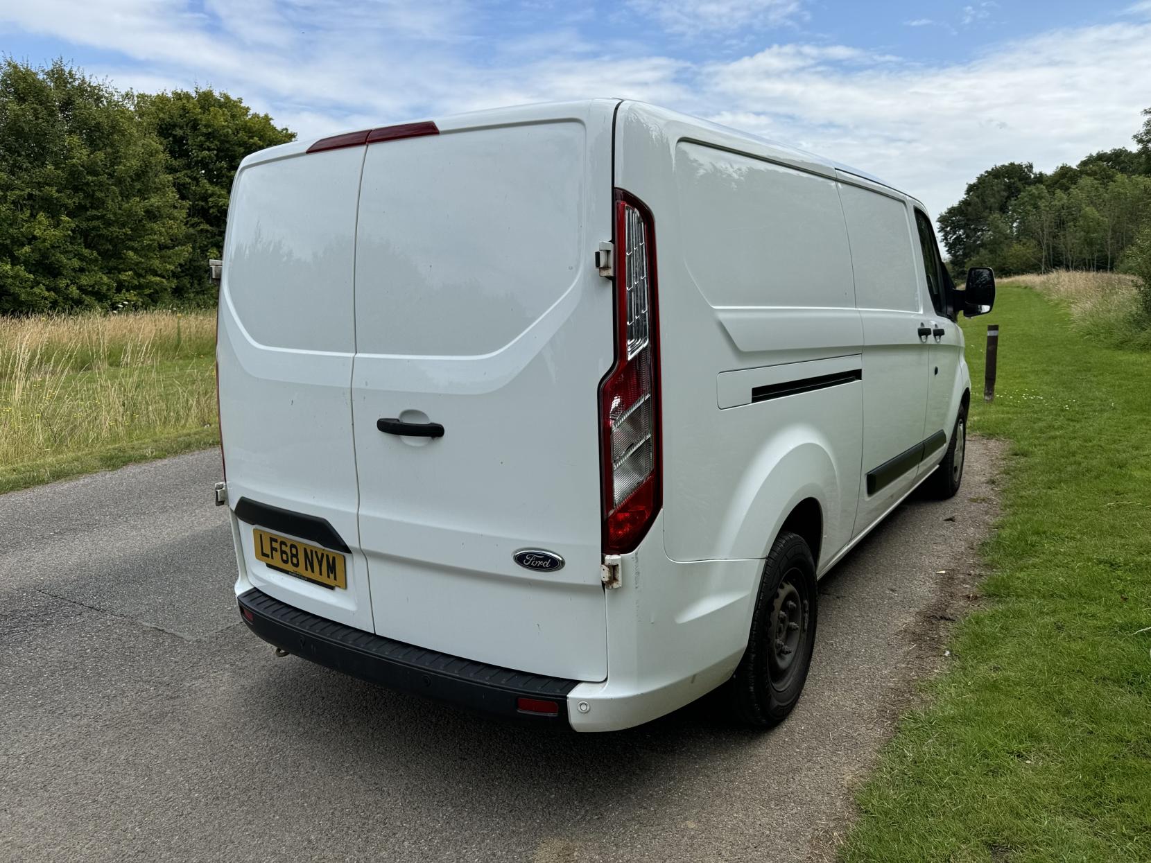 Ford Transit Custom 2.0 300 EcoBlue Trend Panel Van 5dr Diesel Manual L2 H1 Euro 6 (105 ps)