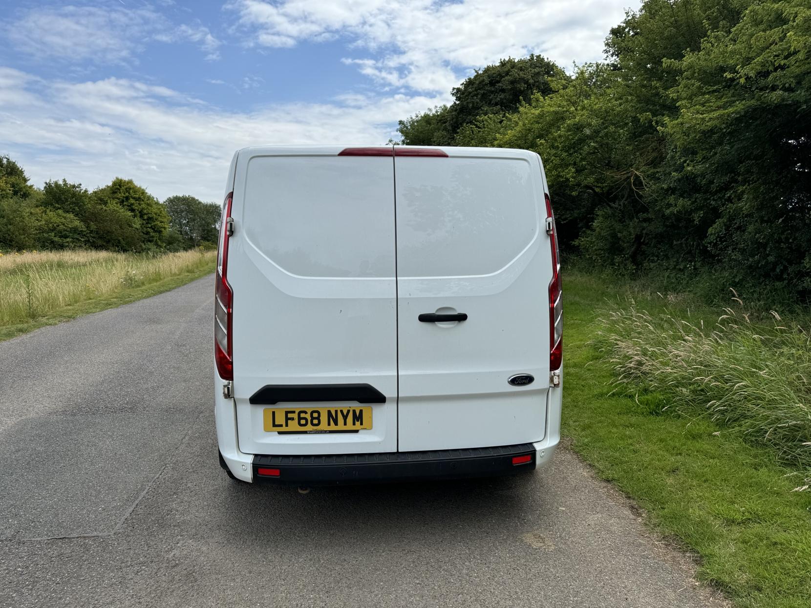 Ford Transit Custom 2.0 300 EcoBlue Trend Panel Van 5dr Diesel Manual L2 H1 Euro 6 (105 ps)