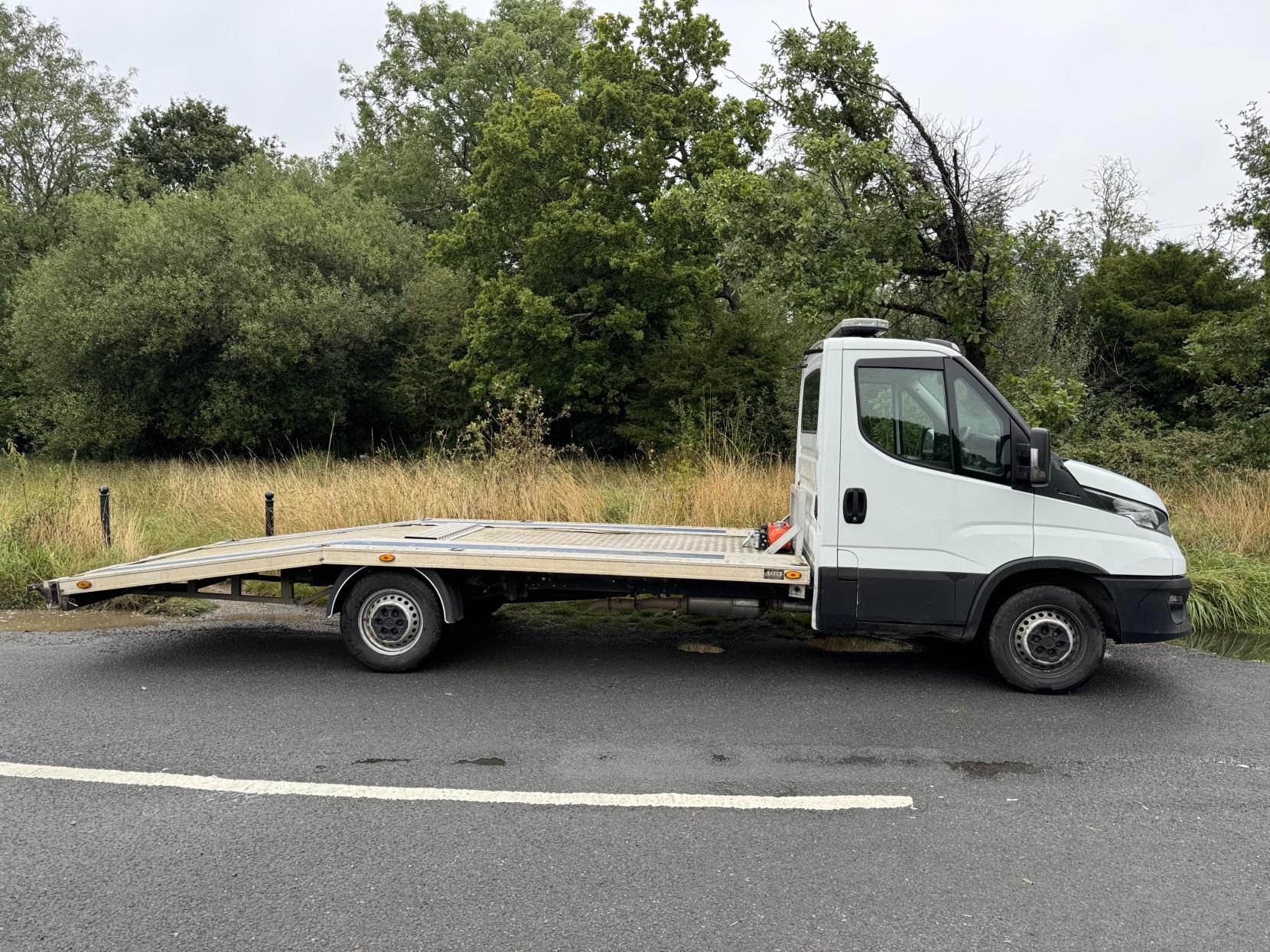 Iveco Daily 2.3D HPI 14V 35S 3750 Chassis Cab 2dr Diesel Manual LWB Euro 6 (s/s) (136 ps)