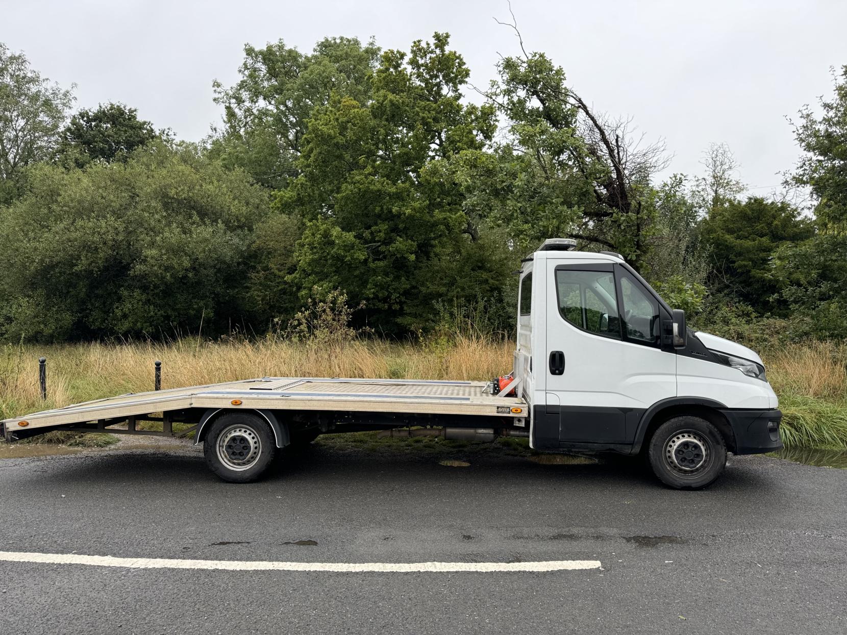Iveco Daily 2.3D HPI 14V 35S 3750 Chassis Cab 2dr Diesel Manual LWB Euro 6 (s/s) (136 ps)