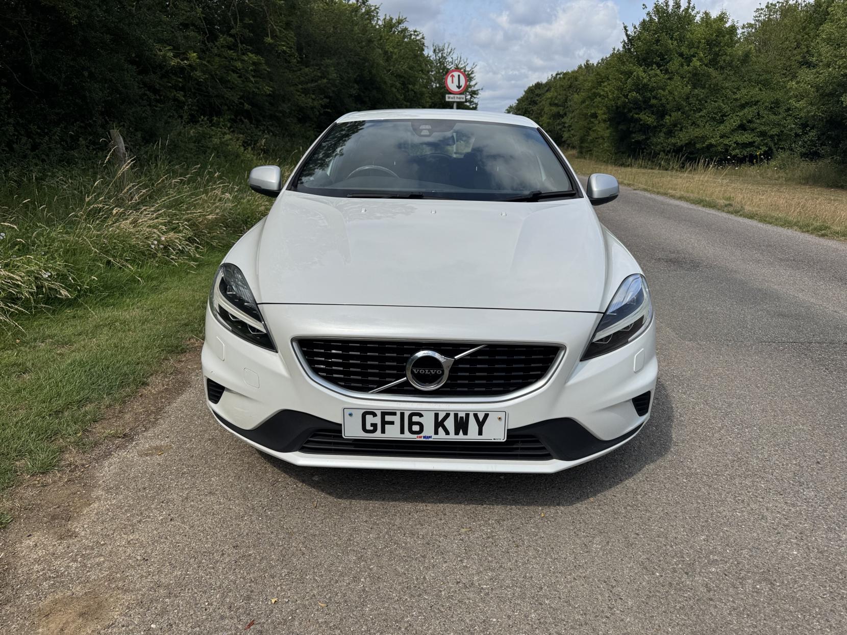Volvo V40 2.0 D2 R-Design Hatchback 5dr Diesel Manual Euro 6 (s/s) (120 ps)