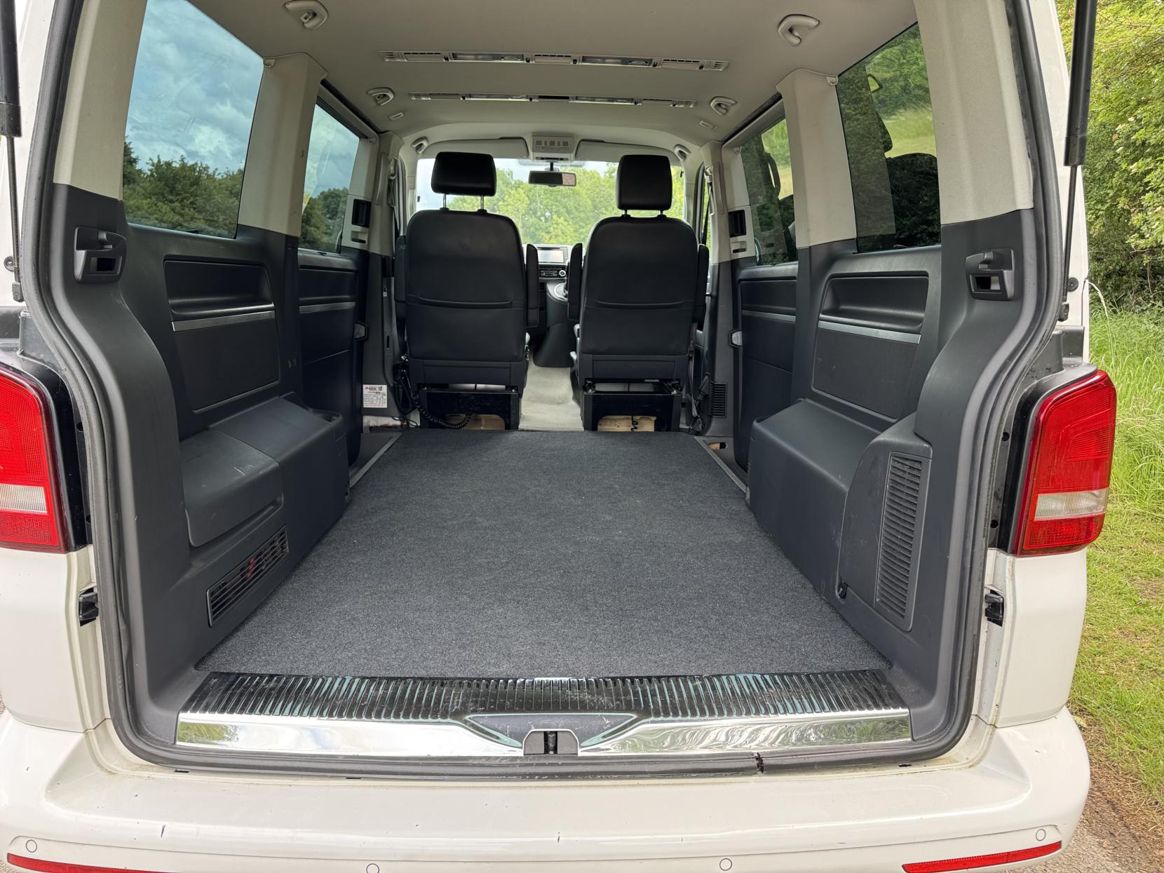 Volkswagen Caravelle 2.0 TDI BlueMotion Tech Executive MPV 5dr Diesel DSG Euro 5 (s/s) (140 ps)