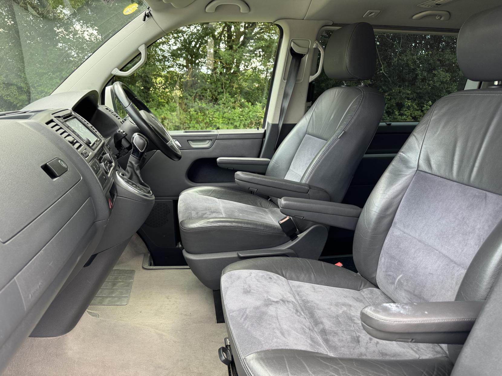 Volkswagen Caravelle 2.0 TDI BlueMotion Tech Executive MPV 5dr Diesel DSG Euro 5 (s/s) (140 ps)