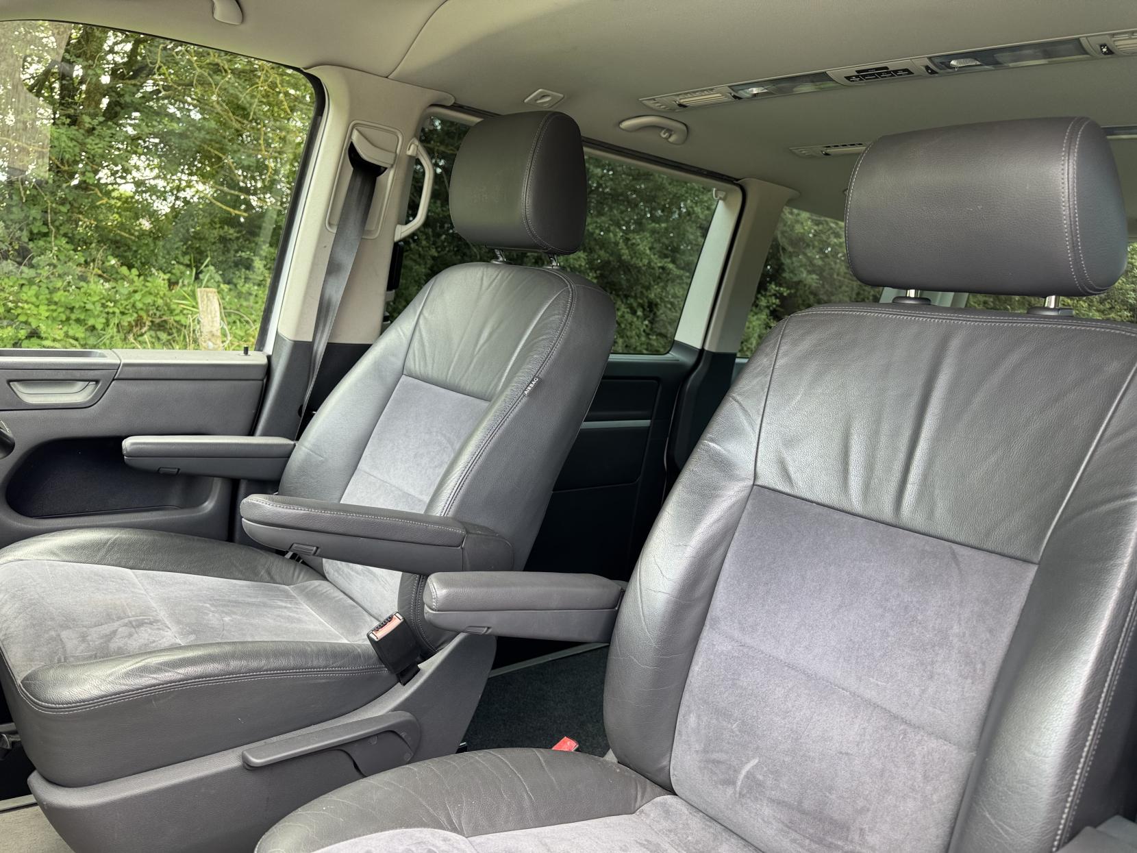 Volkswagen Caravelle 2.0 TDI BlueMotion Tech Executive MPV 5dr Diesel DSG Euro 5 (s/s) (140 ps)