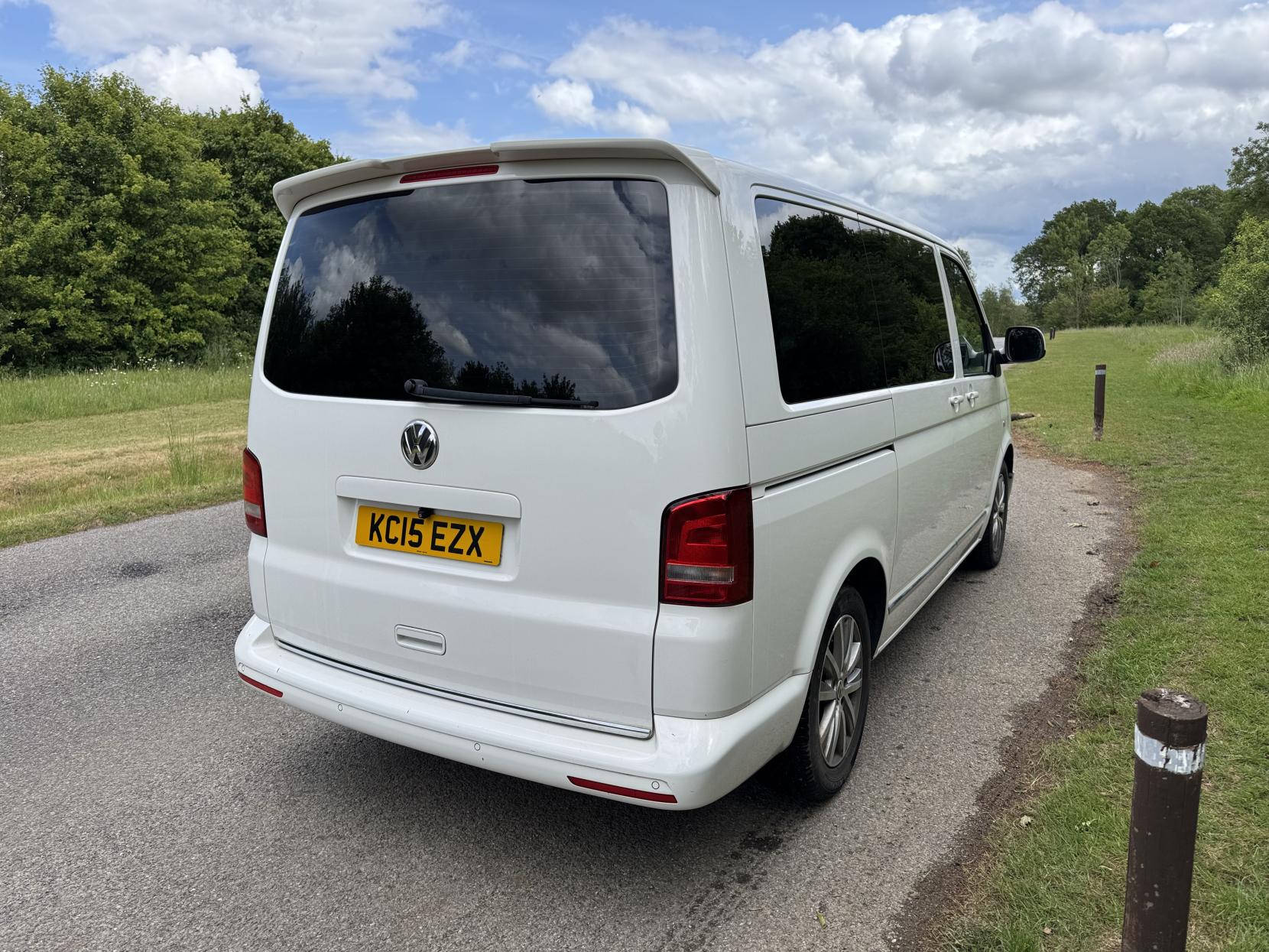 Volkswagen Caravelle 2.0 TDI BlueMotion Tech Executive MPV 5dr Diesel DSG Euro 5 (s/s) (140 ps)