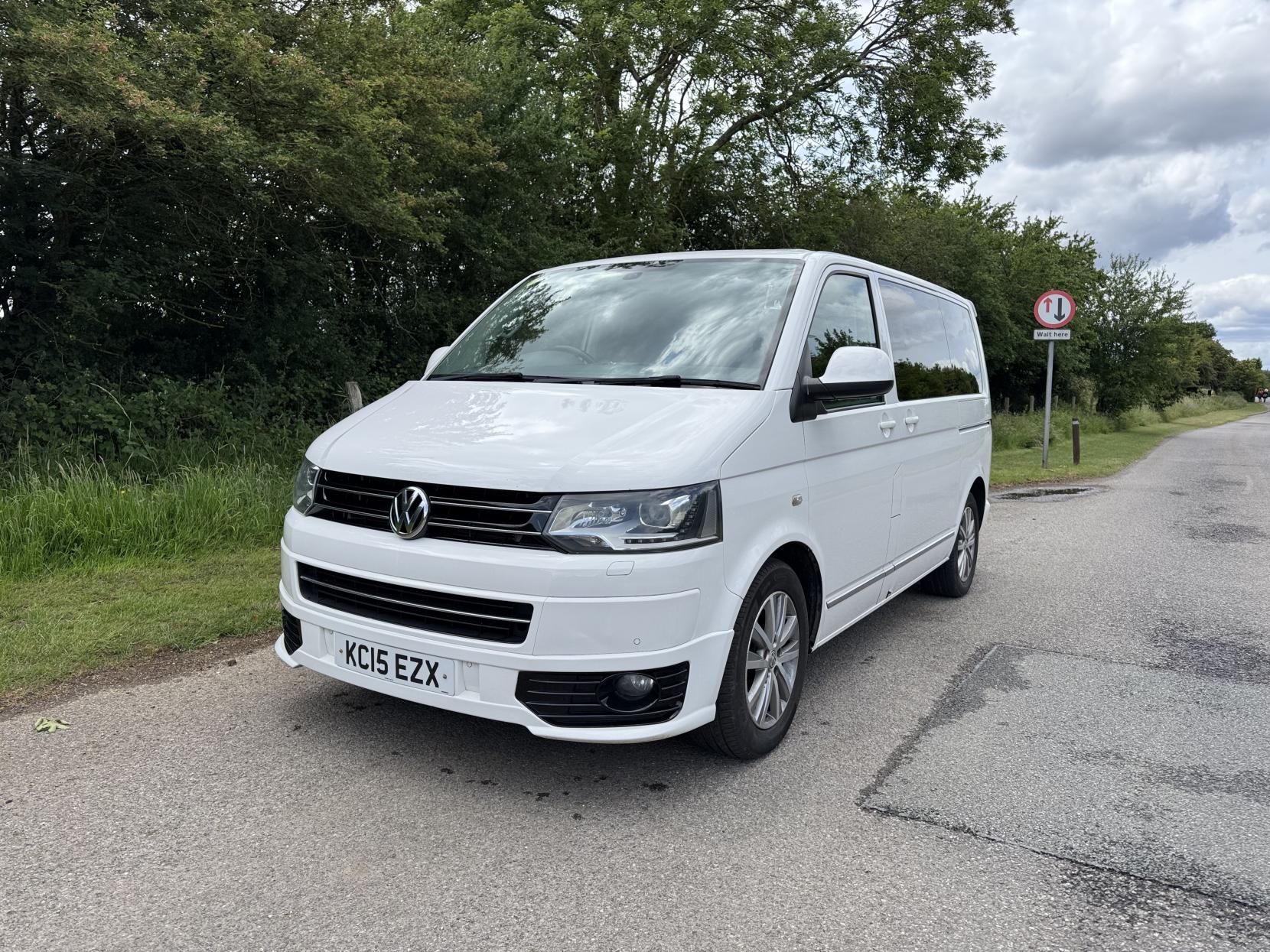 Volkswagen Caravelle 2.0 TDI BlueMotion Tech Executive MPV 5dr Diesel DSG Euro 5 (s/s) (140 ps)