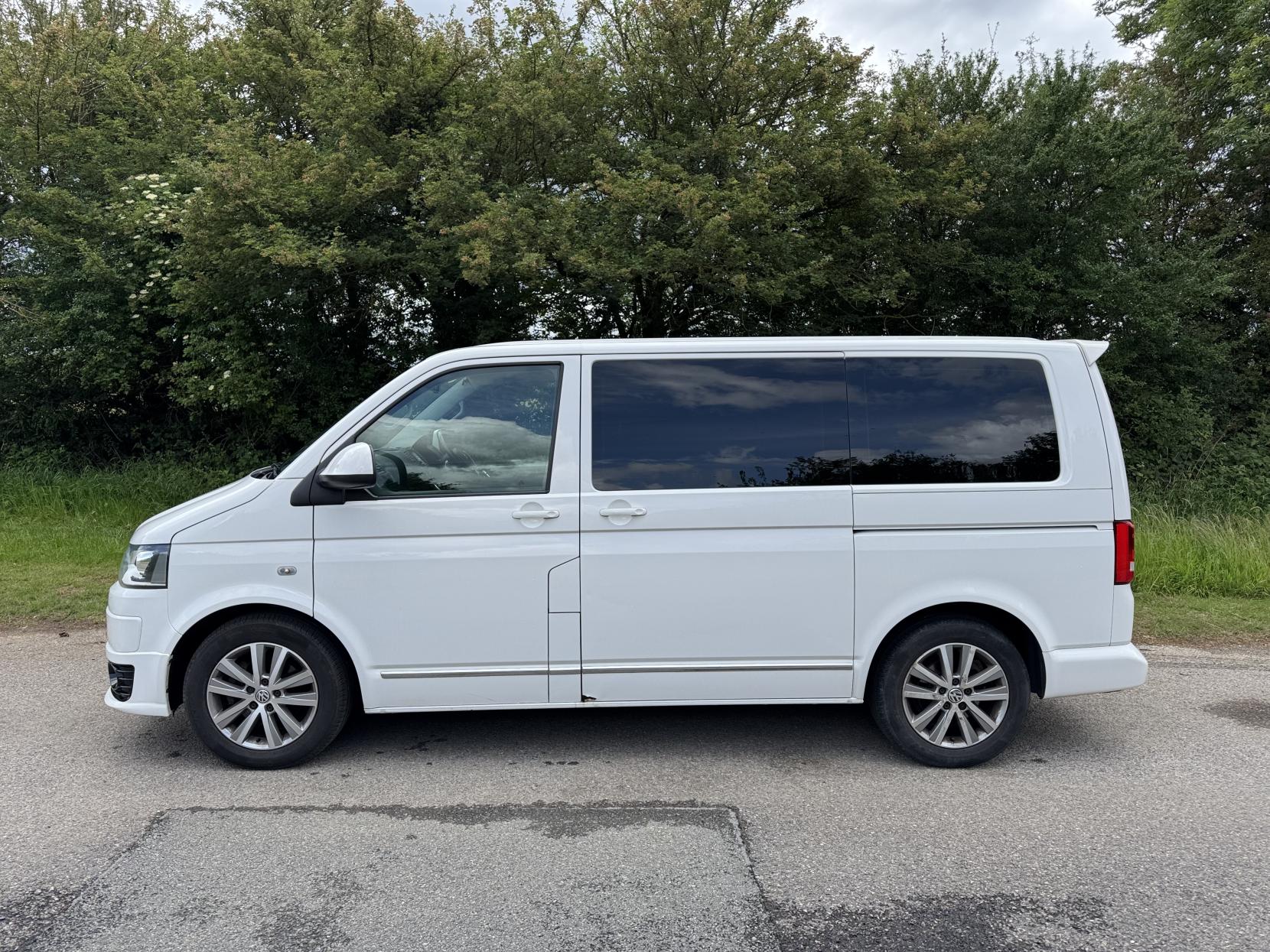 Volkswagen Caravelle 2.0 TDI BlueMotion Tech Executive MPV 5dr Diesel DSG Euro 5 (s/s) (140 ps)