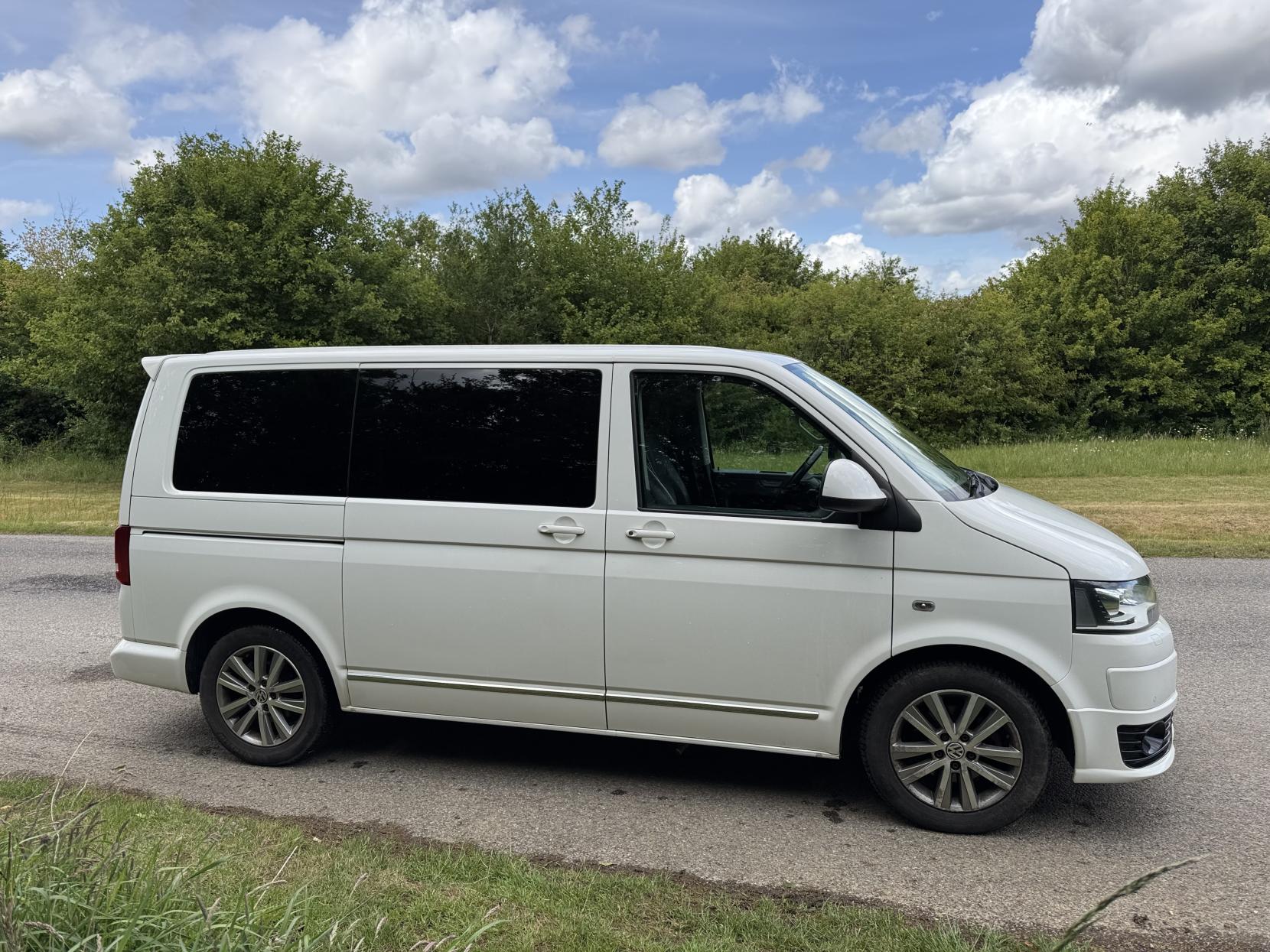 Volkswagen Caravelle 2.0 TDI BlueMotion Tech Executive MPV 5dr Diesel DSG Euro 5 (s/s) (140 ps)