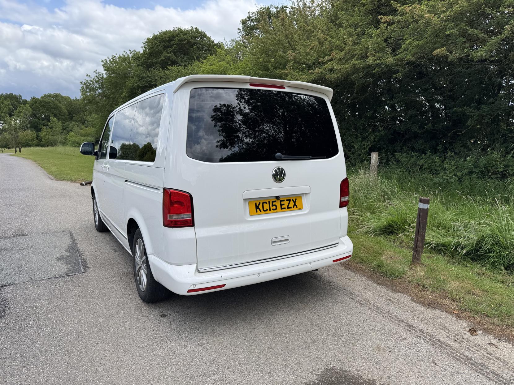 Volkswagen Caravelle 2.0 TDI BlueMotion Tech Executive MPV 5dr Diesel DSG Euro 5 (s/s) (140 ps)