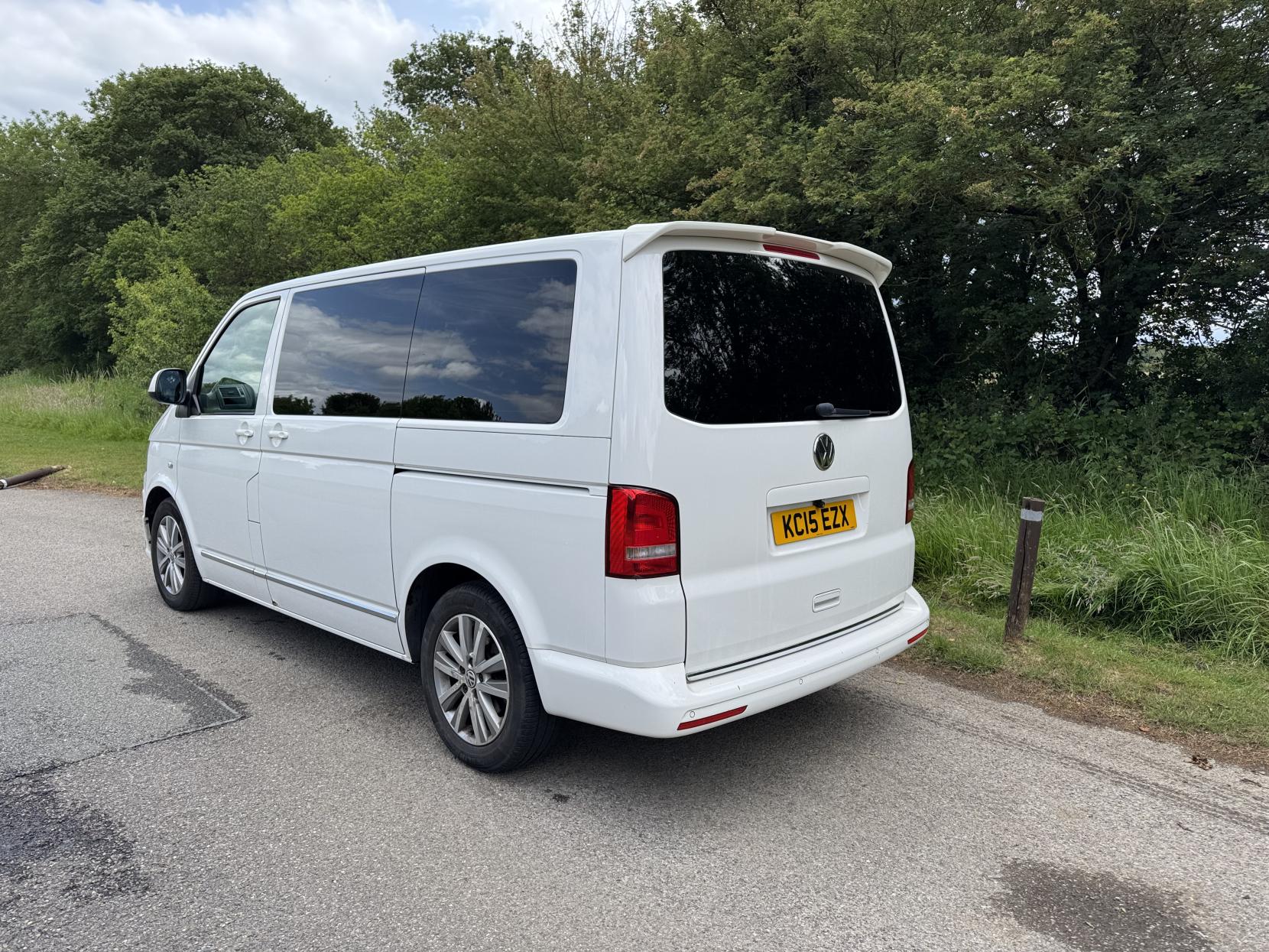 Volkswagen Caravelle 2.0 TDI BlueMotion Tech Executive MPV 5dr Diesel DSG Euro 5 (s/s) (140 ps)