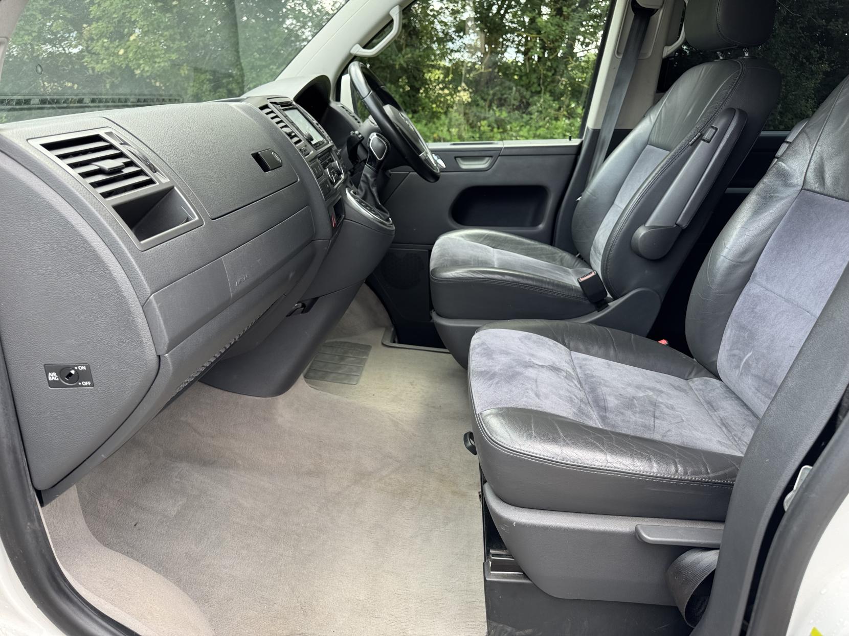 Volkswagen Caravelle 2.0 TDI BlueMotion Tech Executive MPV 5dr Diesel DSG Euro 5 (s/s) (140 ps)