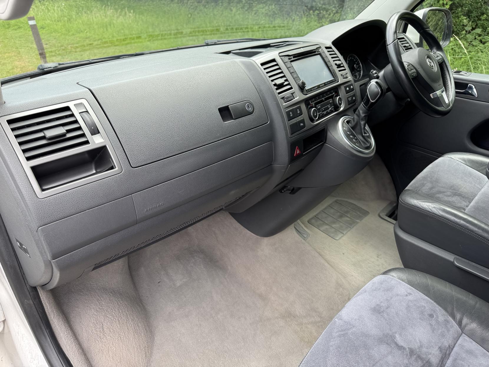 Volkswagen Caravelle 2.0 TDI BlueMotion Tech Executive MPV 5dr Diesel DSG Euro 5 (s/s) (140 ps)