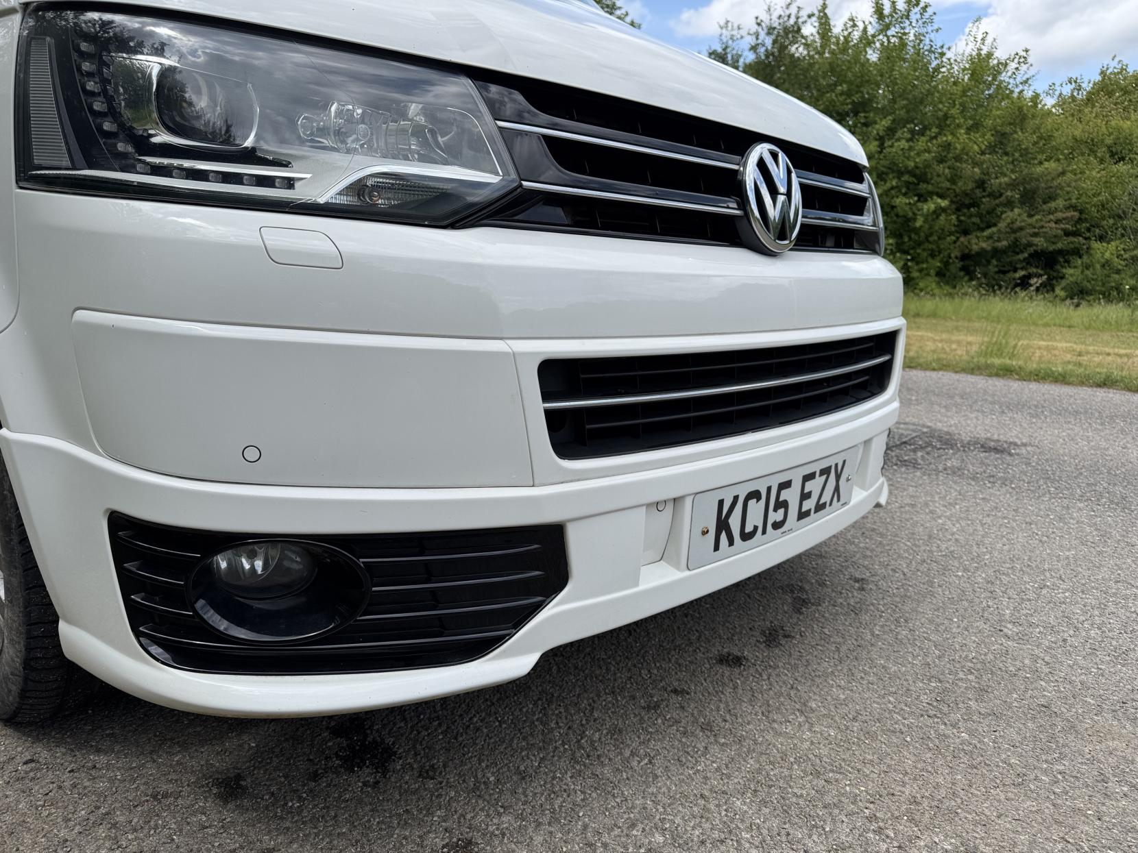 Volkswagen Caravelle 2.0 TDI BlueMotion Tech Executive MPV 5dr Diesel DSG Euro 5 (s/s) (140 ps)