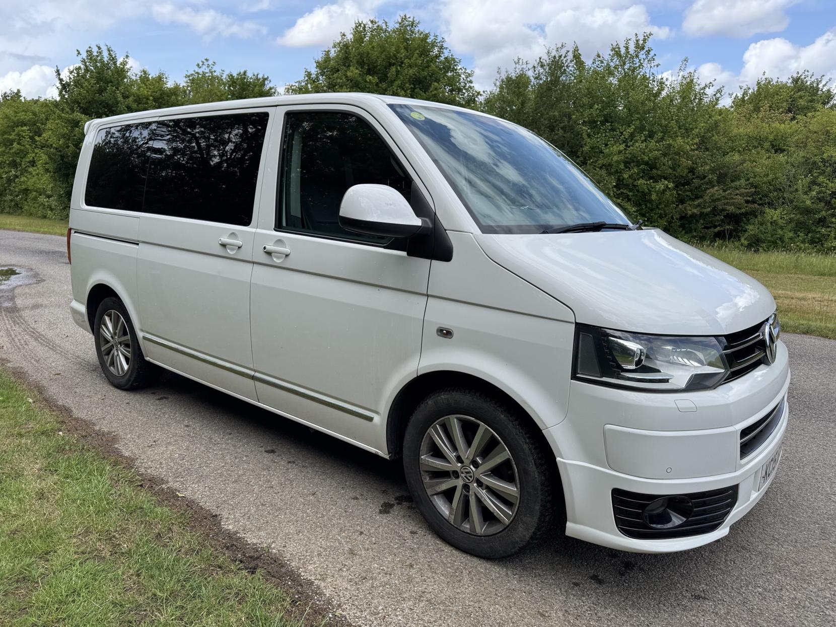 Volkswagen Caravelle 2.0 TDI BlueMotion Tech Executive MPV 5dr Diesel DSG Euro 5 (s/s) (140 ps)